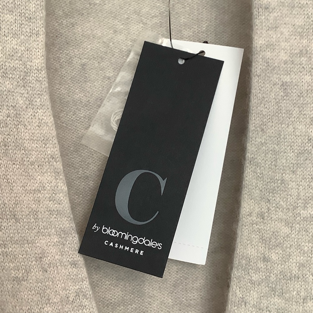 Bloomingdale's Gray V-Neck Tunic - Picture 2 of 8
